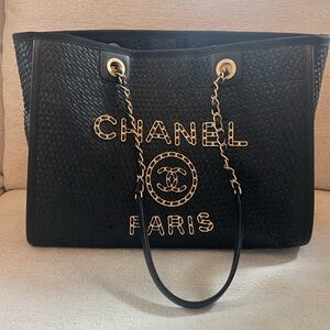 Chanel Raffia medium Deauville tote